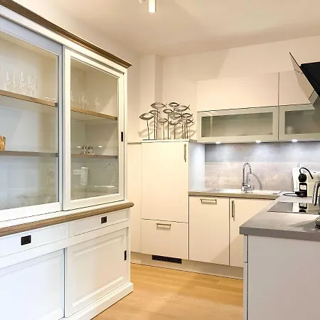 Duenenliebe Apartment 10 *